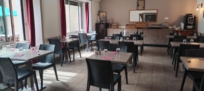 Salle restaurant de l'Hôtel des Cévennes proche du Mont Gerbier de Jonc