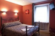 Chambre double à l'hôtel des Cévennes à Mézilhac en Ardèche