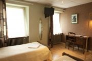 Chambre triple à l'hôtel des Cévennes en Ardèche